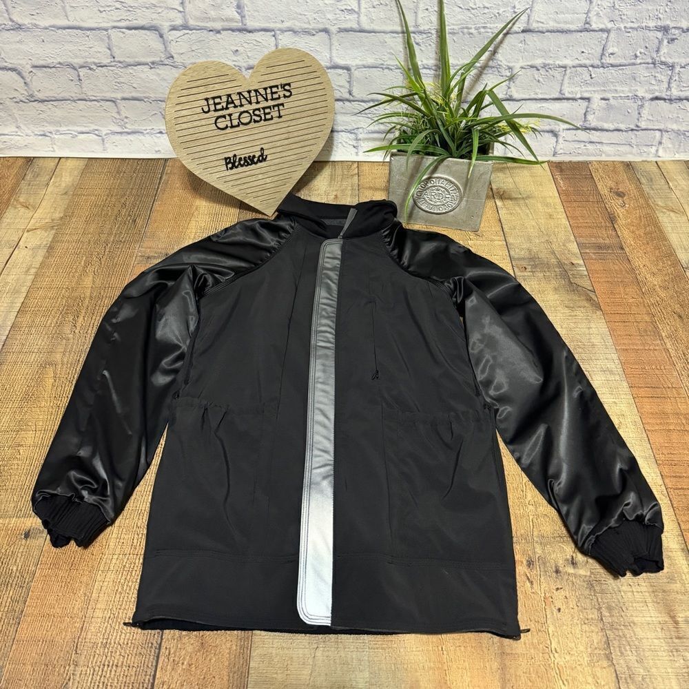 Lululemon Both Ways Bomber
Heathered Black / Black 10/12 - Picture 6 of 16